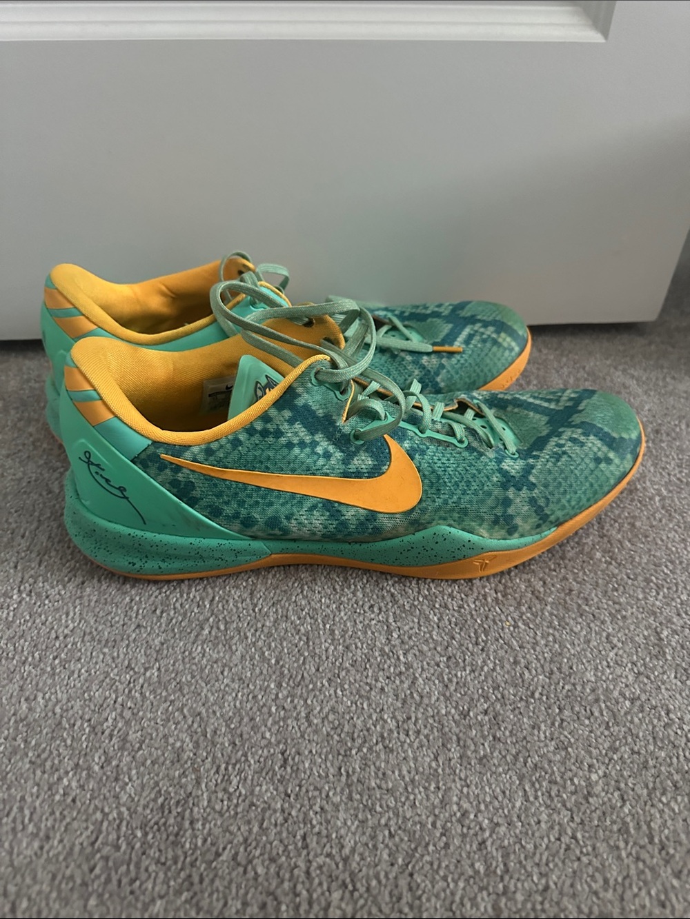 Nike Women's Teal & Yellow Low-Top Training Sneakers
